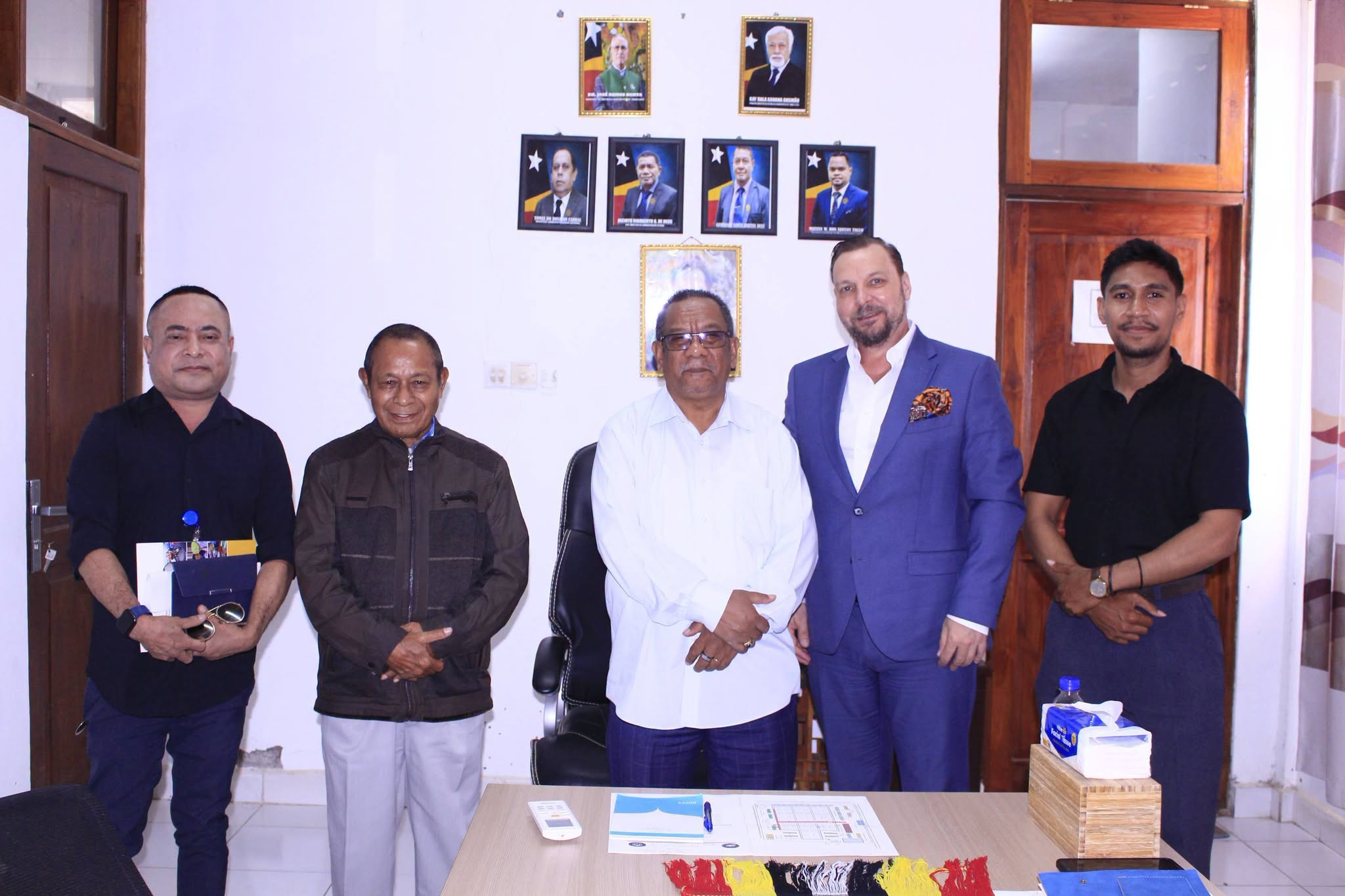 https://ermera.gov.tl/pt/uncategorized/excia-prezidente-autoridade-munisipal-ermer-sr-jose-martinho-dos-santos-soares-hetan-vizita-husi-ekipa-australian-volunteers-program-neebe-hetan-fundus-husi-dfat-halao-enkontru-ho-pam/